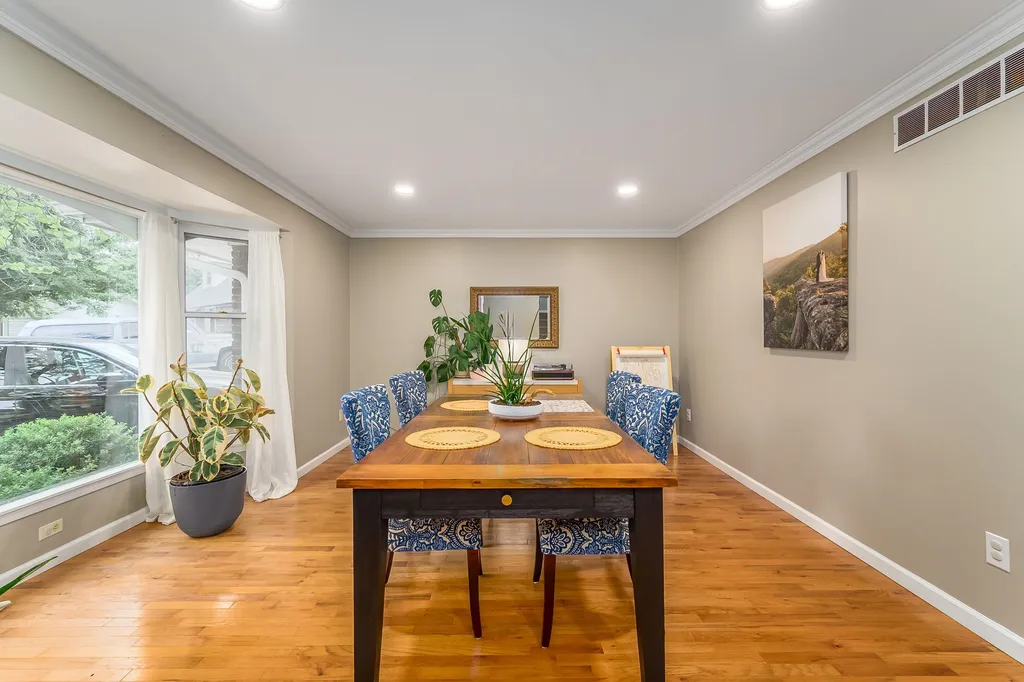 621 N Willow Drive Derby KS 67037-1949