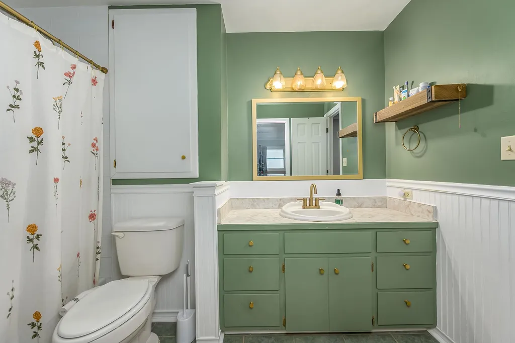 621 N Willow Drive Derby KS 67037-1949