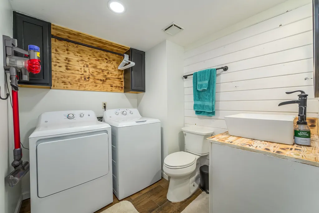 621 N Willow Drive Derby KS 67037-1949