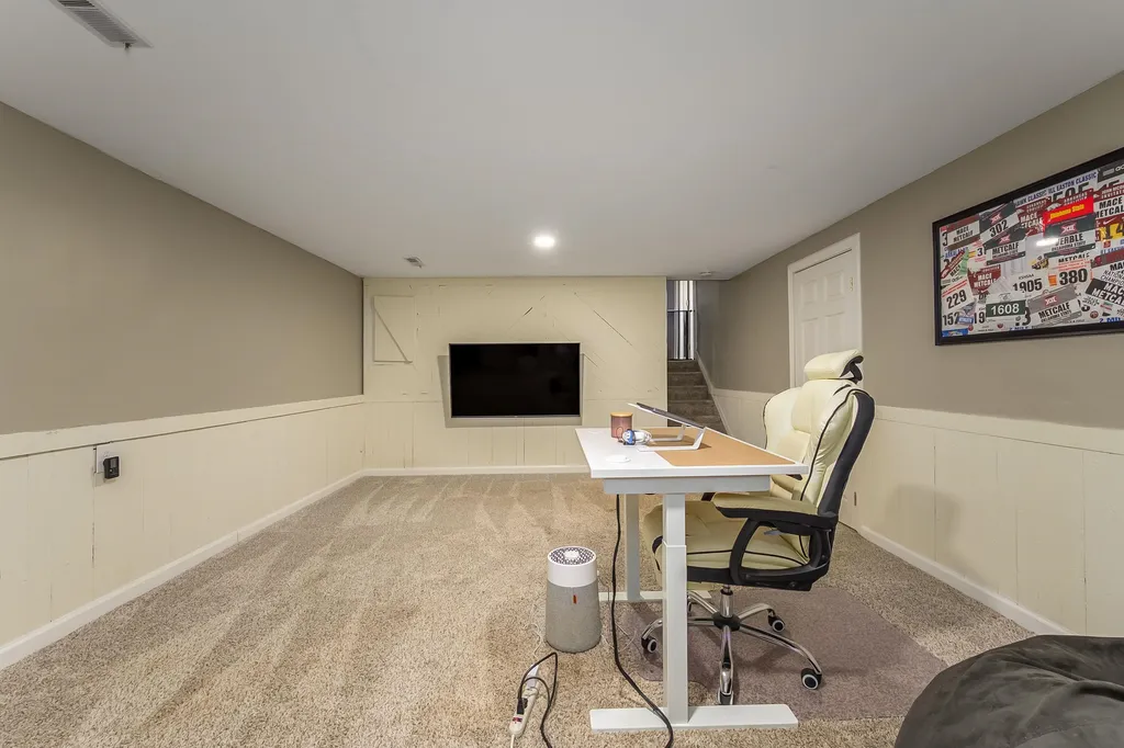 621 N Willow Drive Derby KS 67037-1949