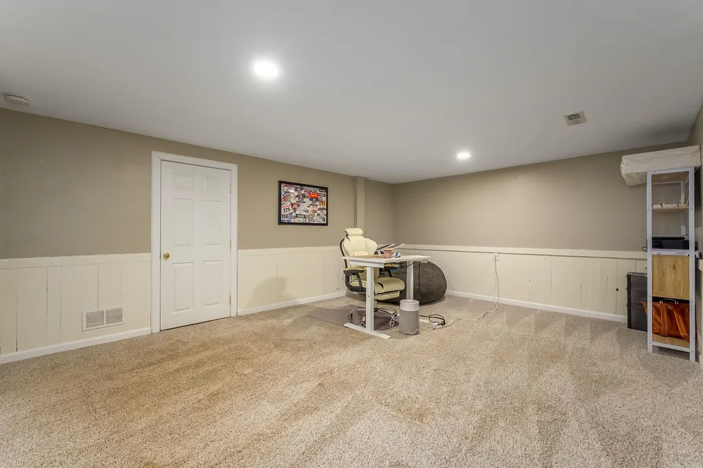 621 N Willow Drive Derby KS 67037-1949