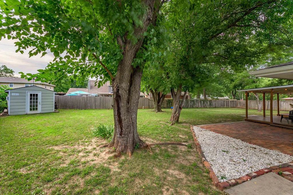621 N Willow Drive Derby KS 67037-1949