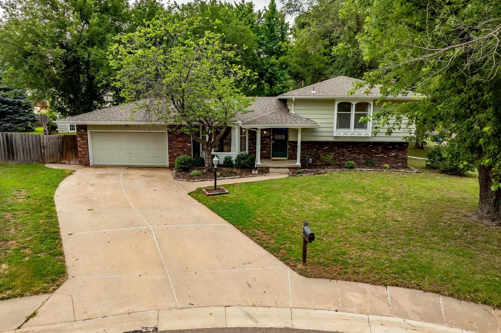 621 N Willow Drive Derby KS 67037-1949