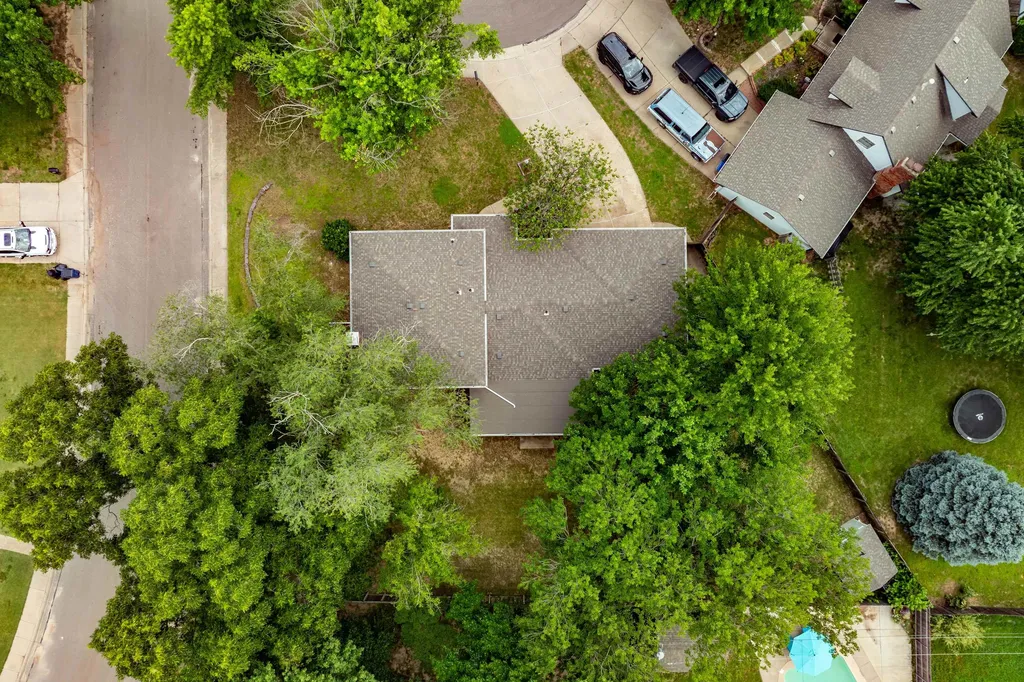 621 N Willow Drive Derby KS 67037-1949