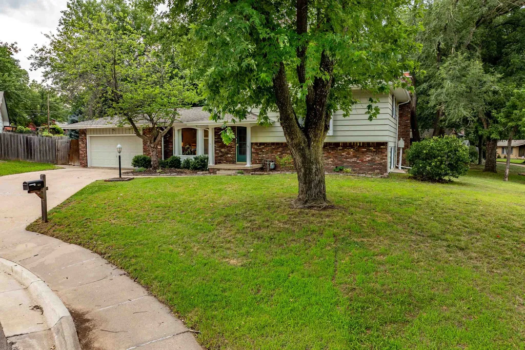 621 N Willow Drive Derby KS 67037-1949