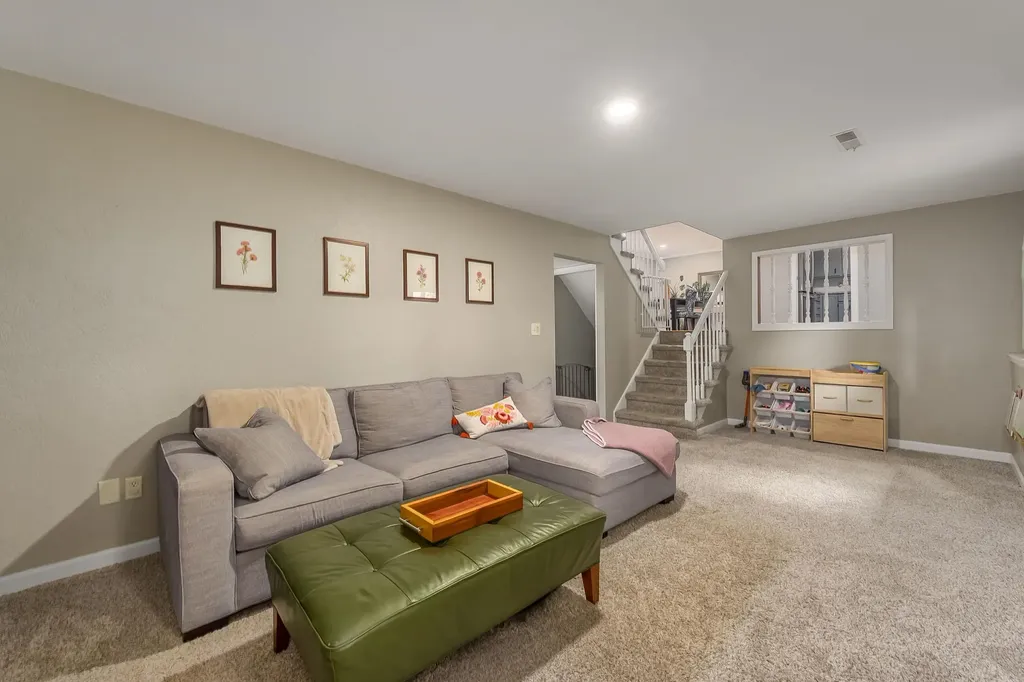 621 N Willow Drive Derby KS 67037-1949