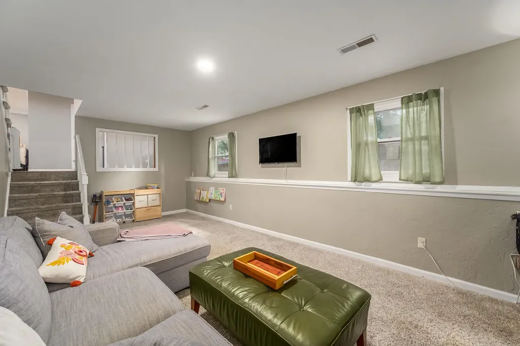 621 N Willow Drive Derby KS 67037-1949