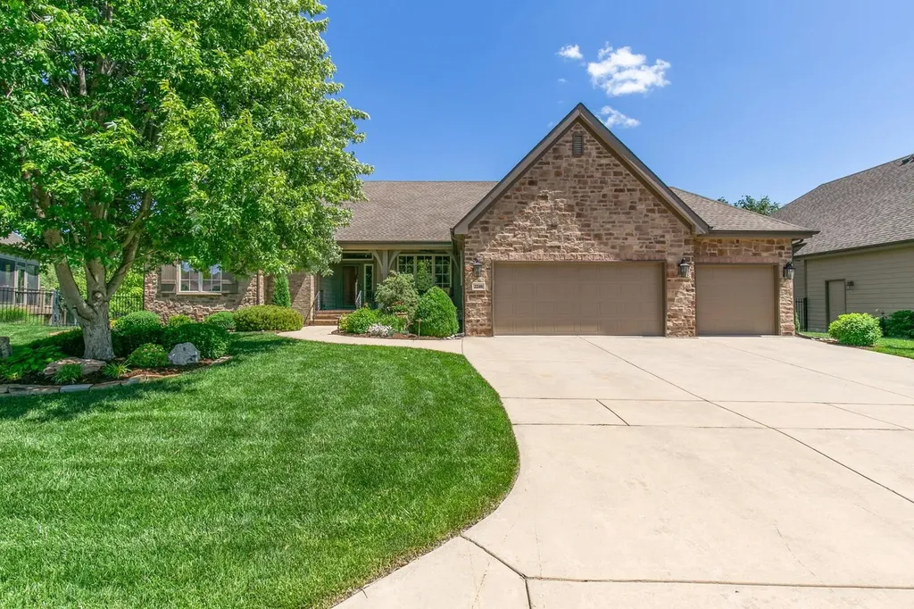2240 N Williamsgate Court Wichita KS 67228