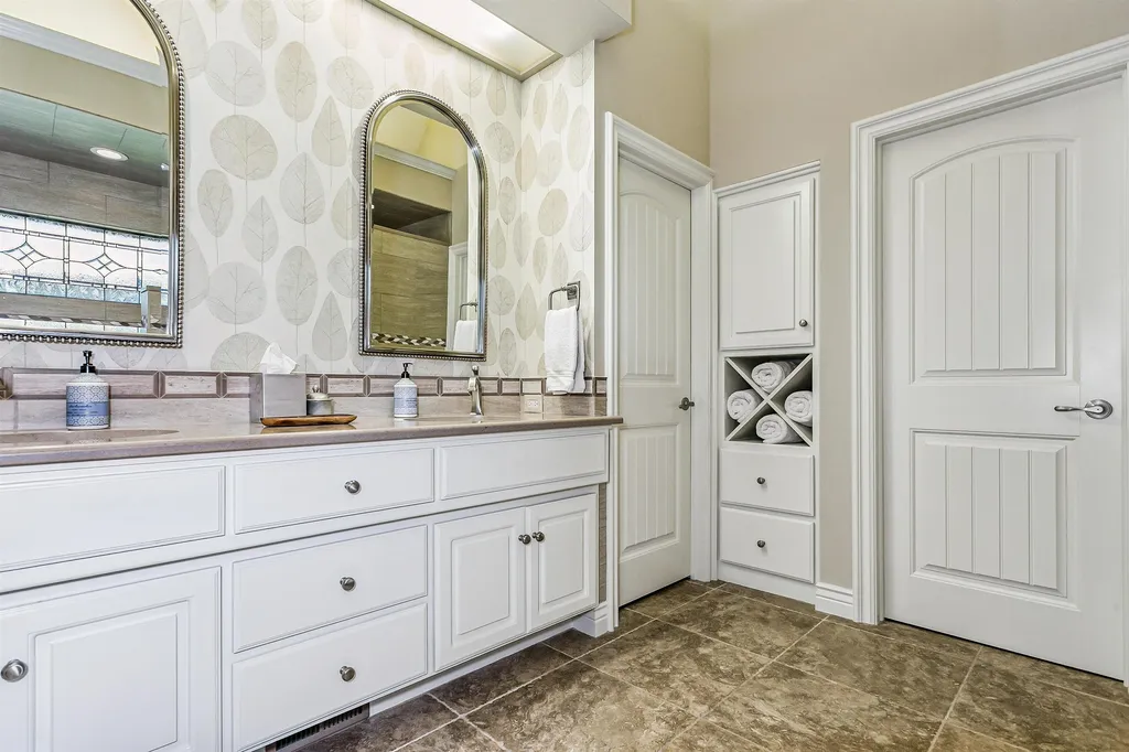 2240 N Williamsgate Court Wichita KS 67228