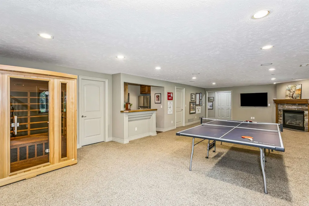 2240 N Williamsgate Court Wichita KS 67228