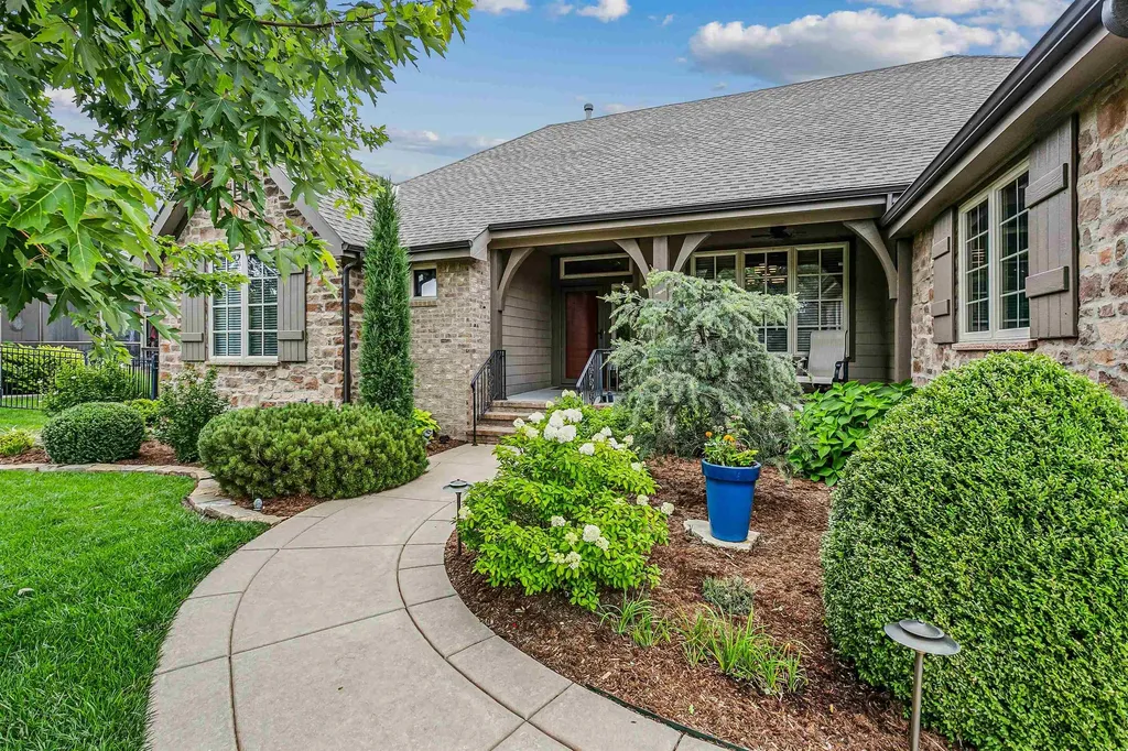 2240 N Williamsgate Court Wichita KS 67228