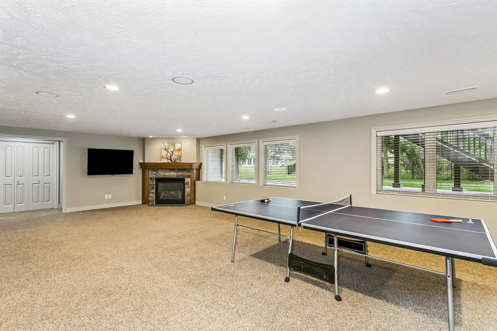 2240 N Williamsgate Court Wichita KS 67228