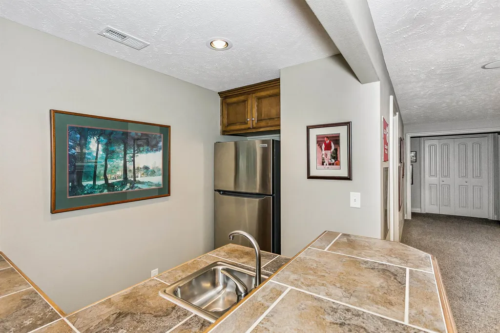 2240 N Williamsgate Court Wichita KS 67228