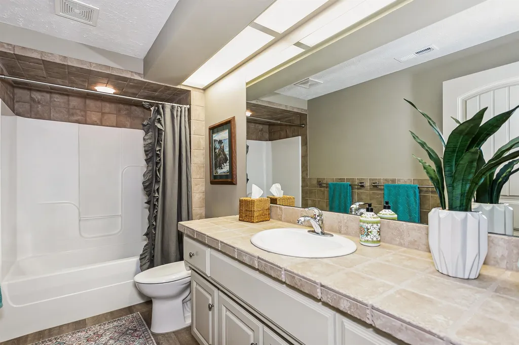 2240 N Williamsgate Court Wichita KS 67228
