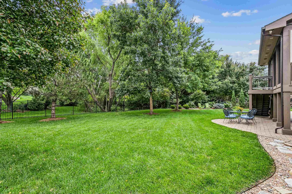 2240 N Williamsgate Court Wichita KS 67228