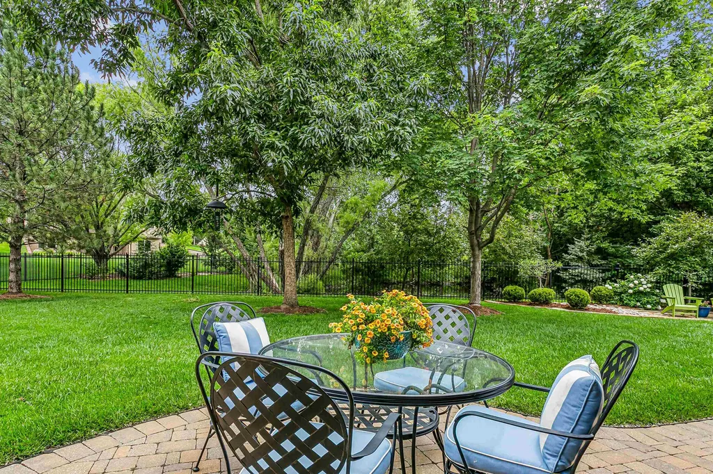 2240 N Williamsgate Court Wichita KS 67228