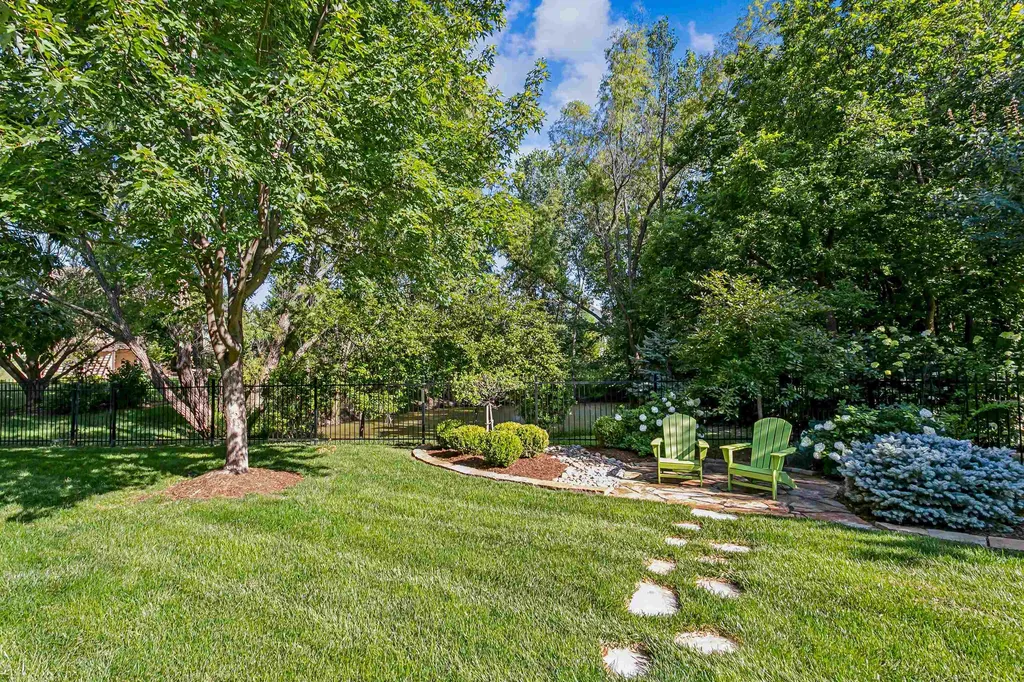 2240 N Williamsgate Court Wichita KS 67228