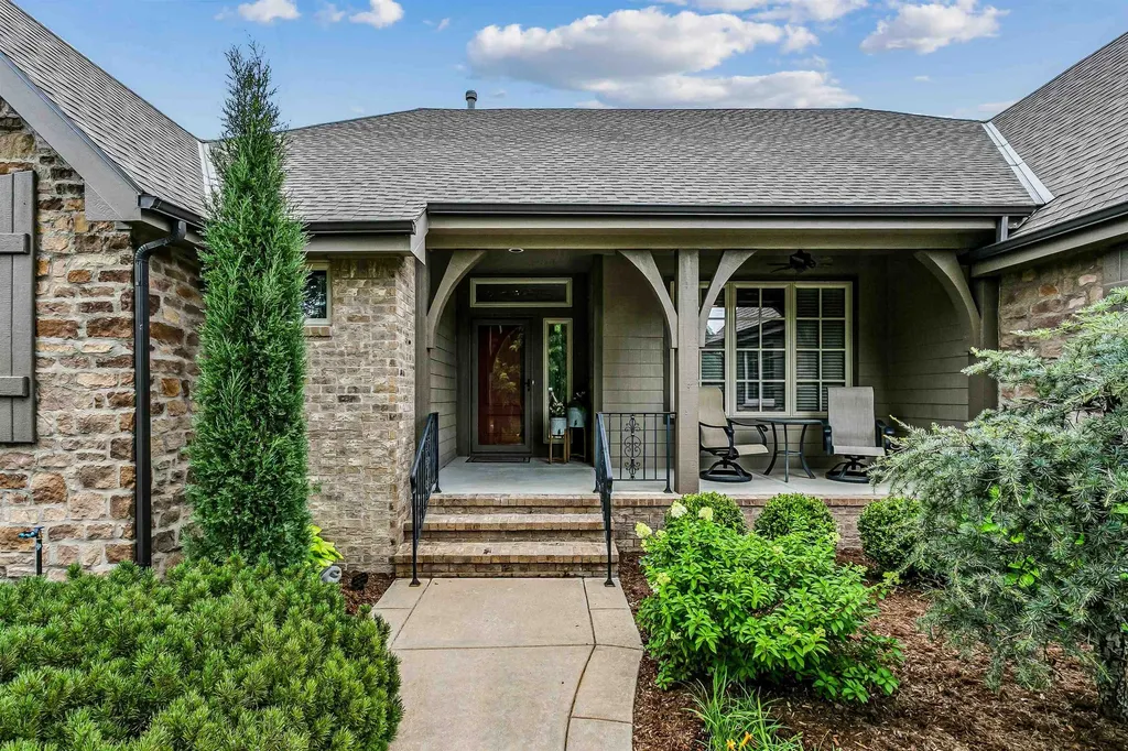 2240 N Williamsgate Court Wichita KS 67228