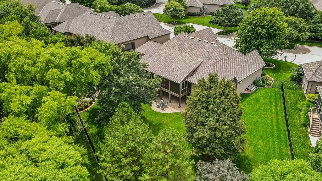 2240 N Williamsgate Court Wichita KS 67228