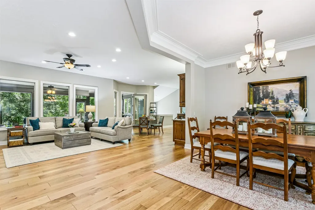 2240 N Williamsgate Court Wichita KS 67228
