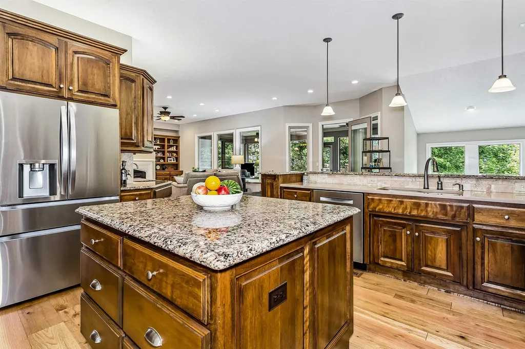 2240 N Williamsgate Court Wichita KS 67228