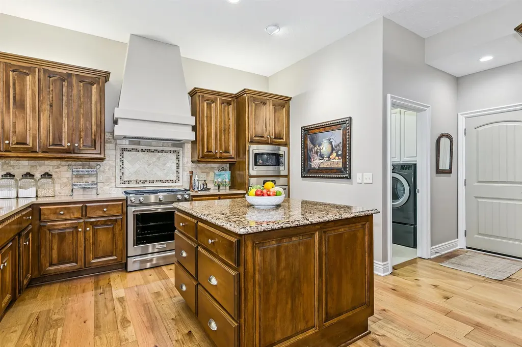 2240 N Williamsgate Court Wichita KS 67228