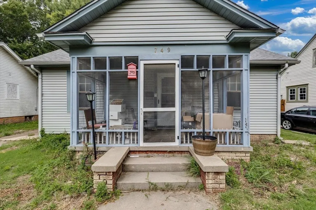 749 S Spruce Street Wichita KS 67211