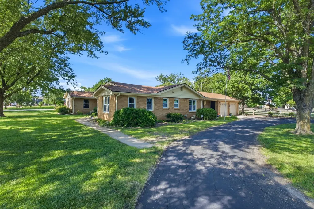 301 S Sunflower Lane Andover KS 67002