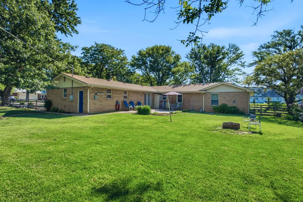 301 S Sunflower Lane Andover KS 67002