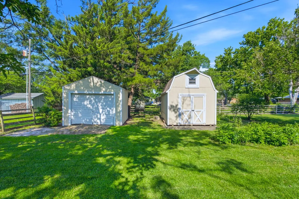 301 S Sunflower Lane Andover KS 67002