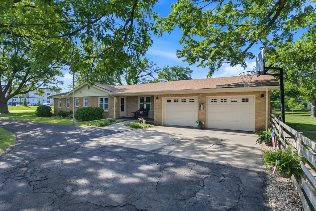 301 S Sunflower Lane Andover KS 67002