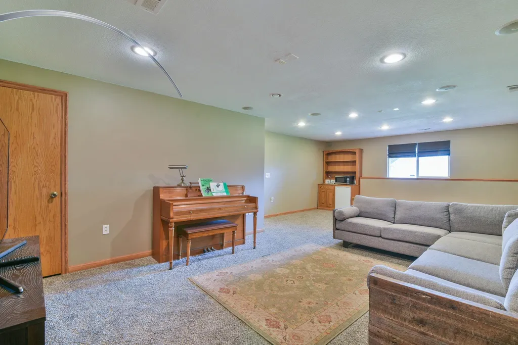 5122 N Blackhawk Wichita KS 67219