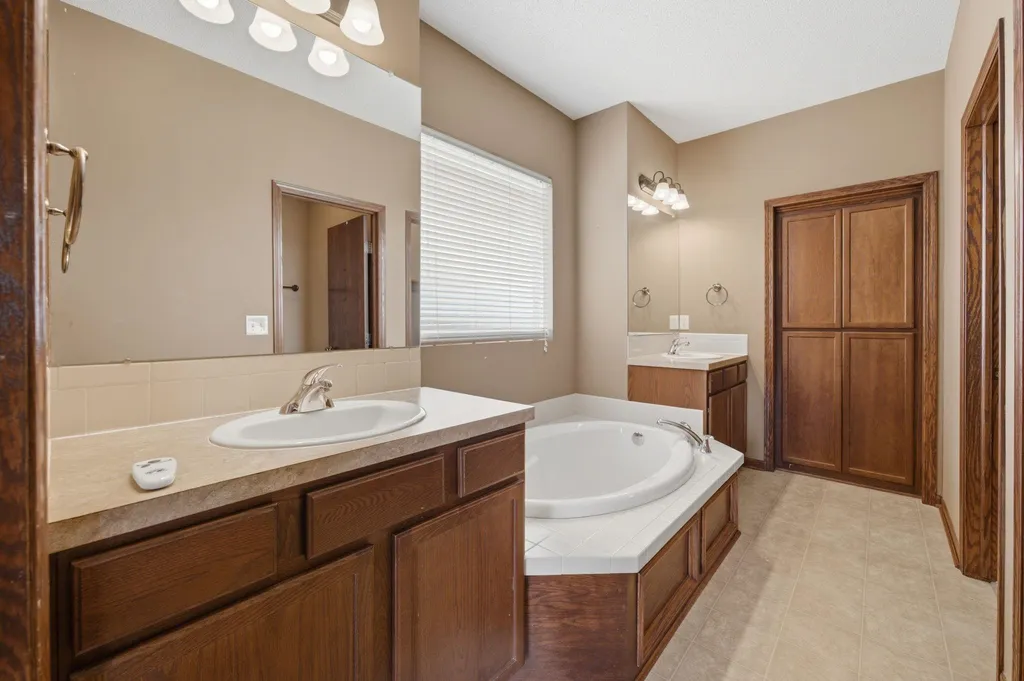 2406 N Woodridge Creek Wichita KS 67226