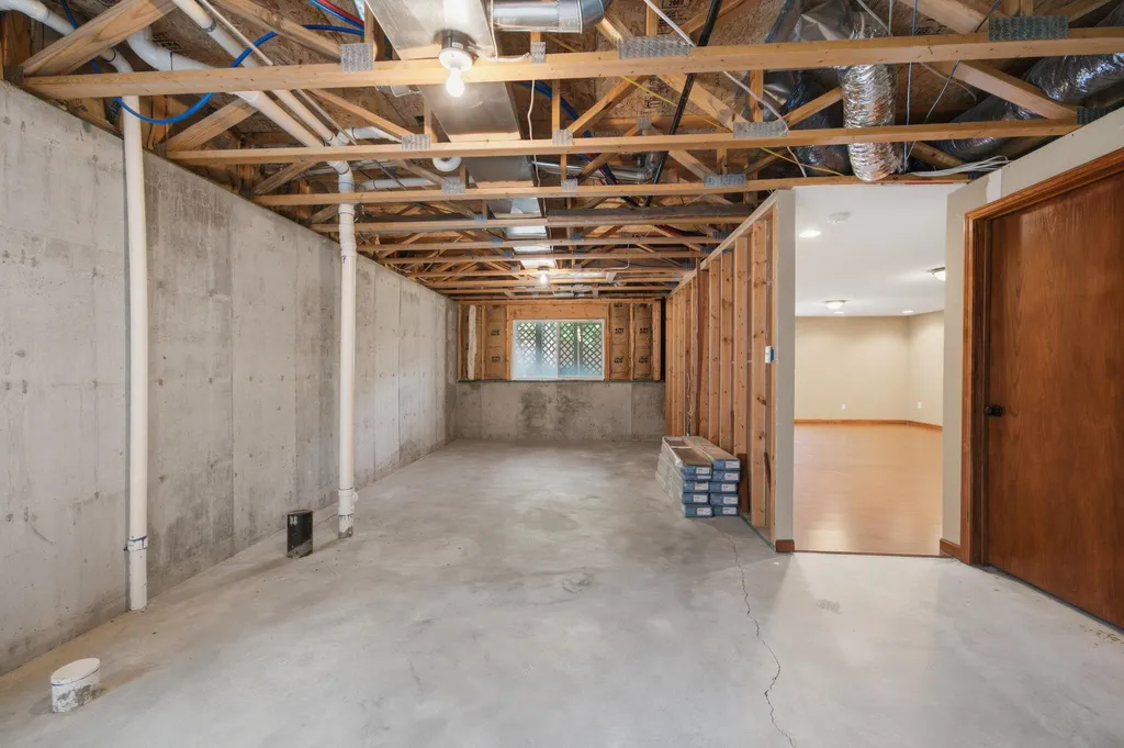 2406 N Woodridge Creek Wichita KS 67226