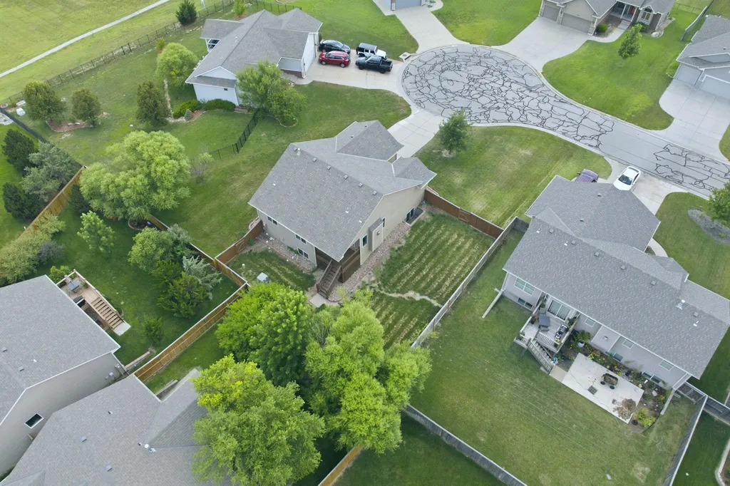2406 N Woodridge Creek Wichita KS 67226