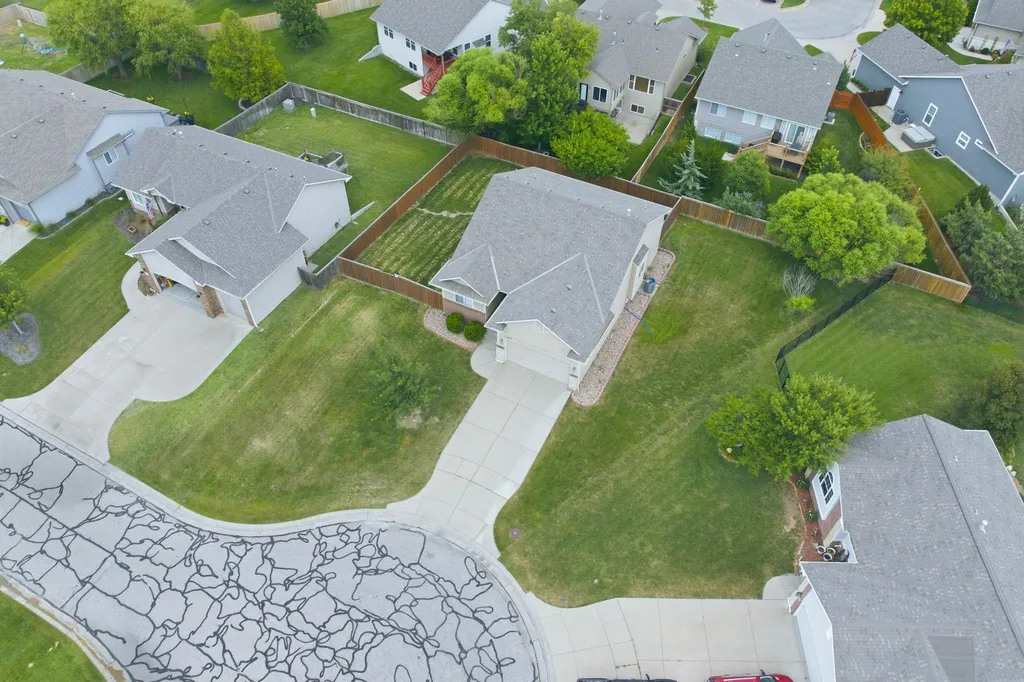 2406 N Woodridge Creek Wichita KS 67226