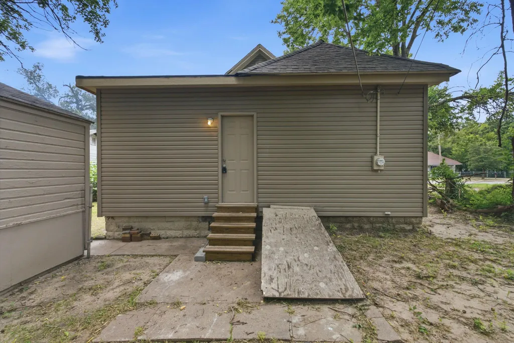 1504 S Hydraulic Avenue Wichita KS 67211