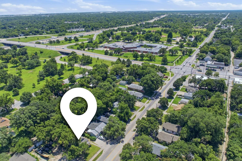 1504 S Hydraulic Avenue Wichita KS 67211