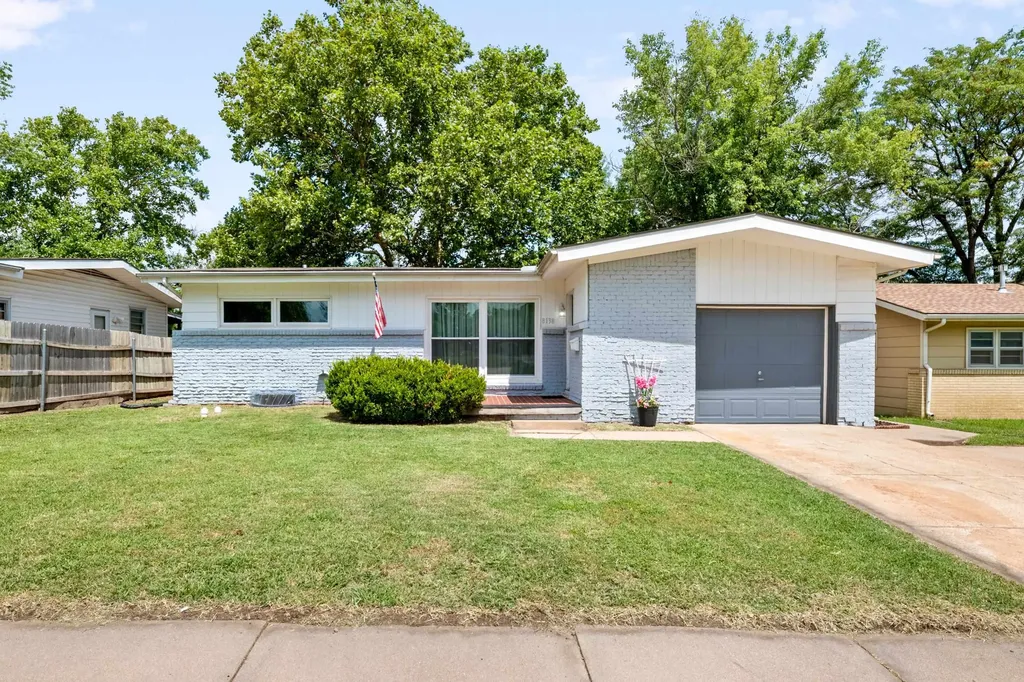 8138 E Levitt Drive Wichita KS 67207