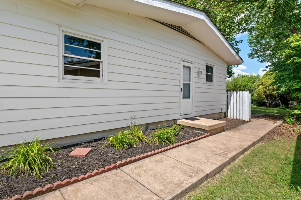 8138 E Levitt Drive Wichita KS 67207
