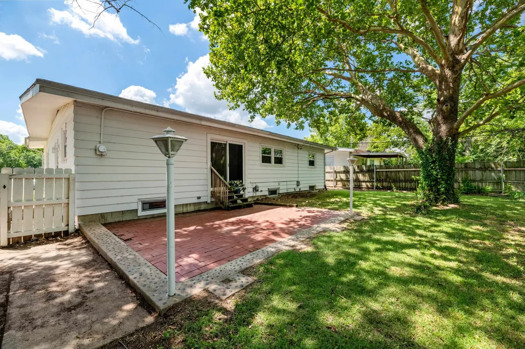 8138 E Levitt Drive Wichita KS 67207