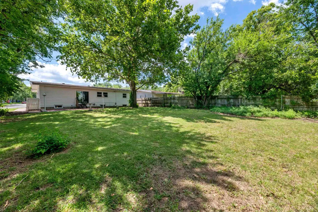 8138 E Levitt Drive Wichita KS 67207