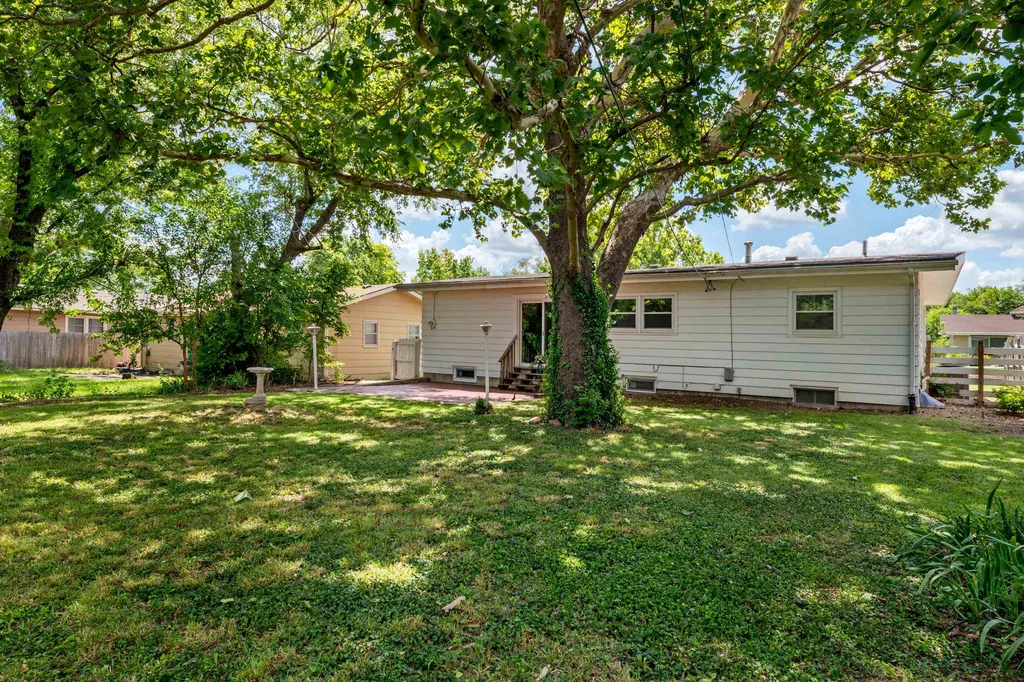 8138 E Levitt Drive Wichita KS 67207