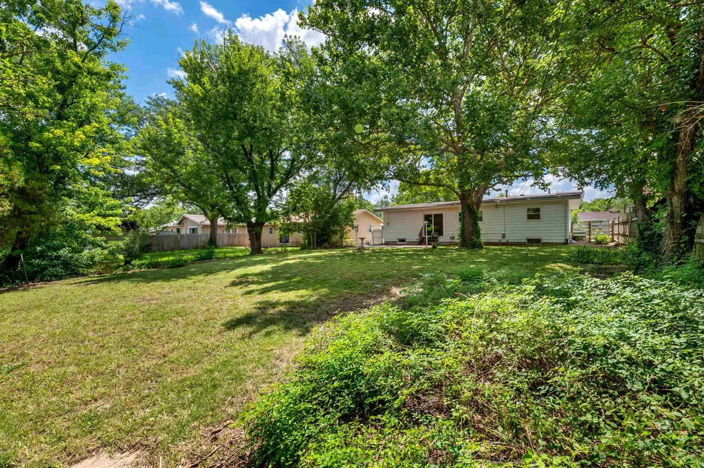 8138 E Levitt Drive Wichita KS 67207