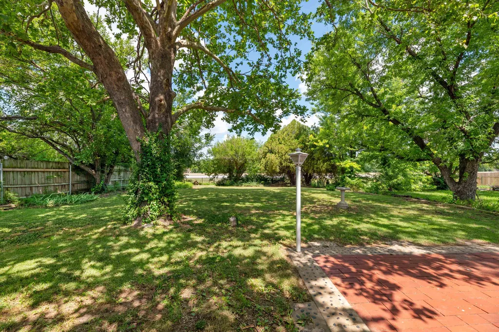8138 E Levitt Drive Wichita KS 67207