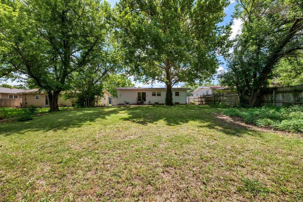 8138 E Levitt Drive Wichita KS 67207