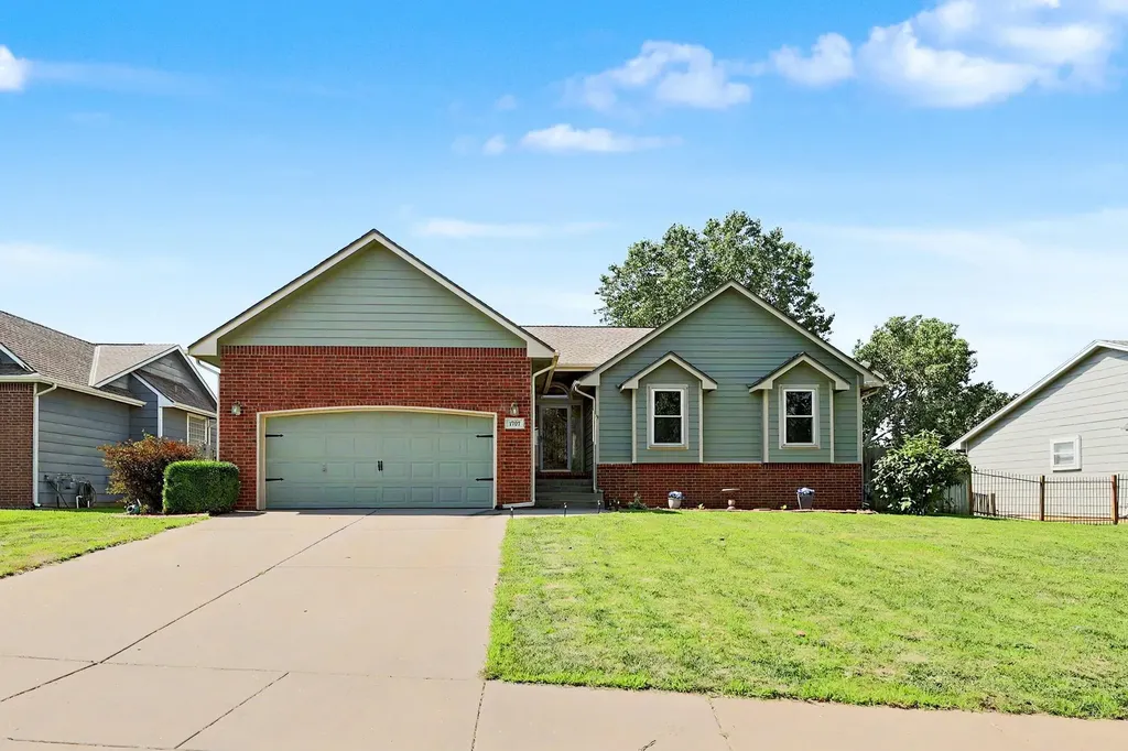 1707 E Oxford Circle Derby KS 67037