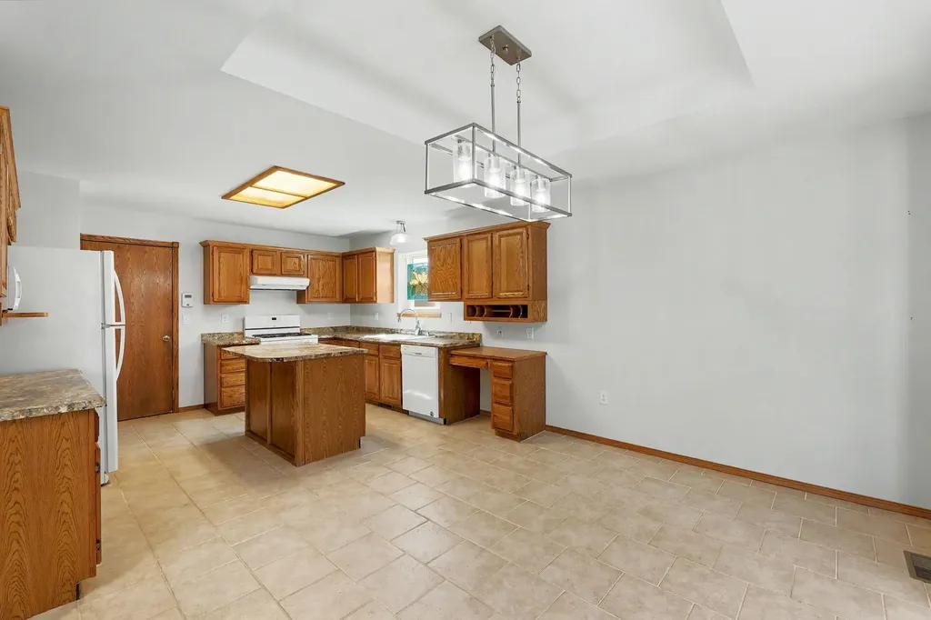 1707 E Oxford Circle Derby KS 67037