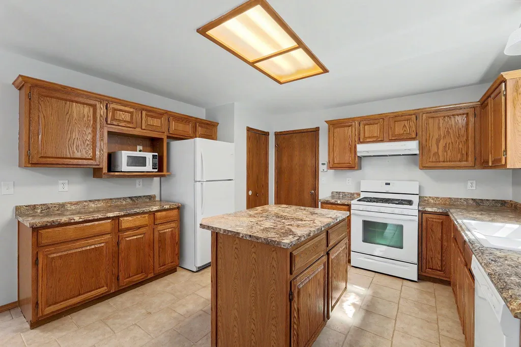 1707 E Oxford Circle Derby KS 67037