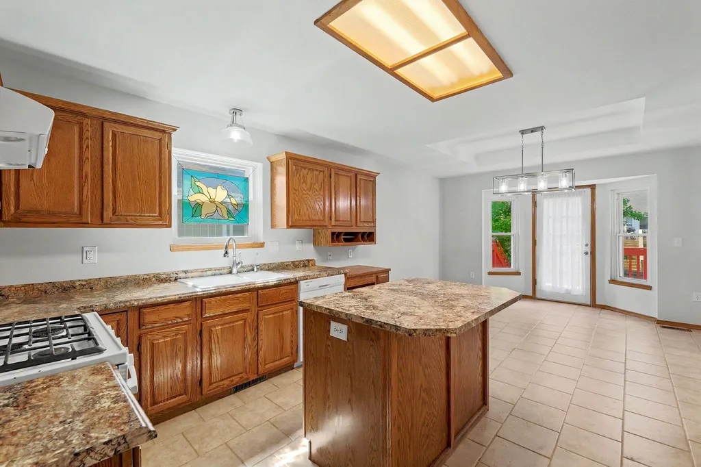 1707 E Oxford Circle Derby KS 67037